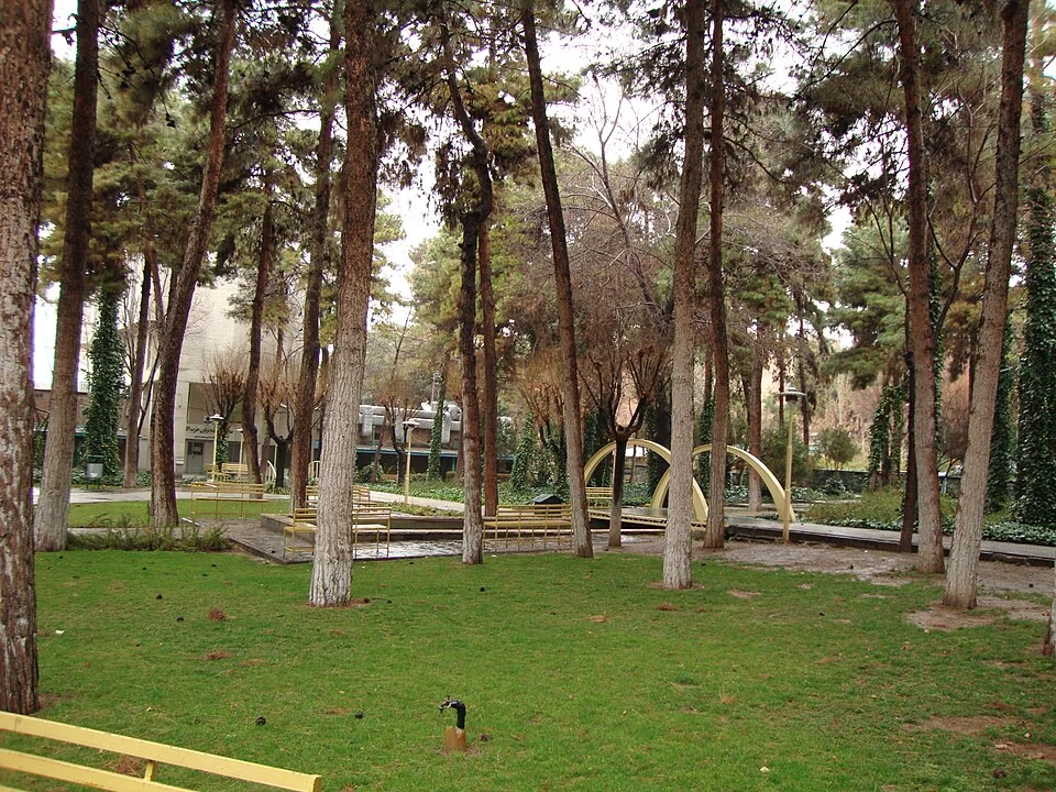 بوستان پردیس و فضای دانشجویی